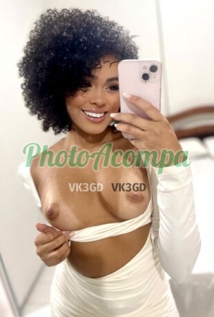 sabrina-disponvel-para-chamada-de-vdeo-com-stripper-e-acessrios-big-0