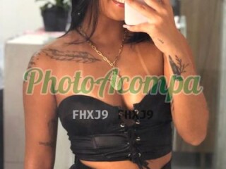 Sabrina Karla linda e atraente para homens e casais exigentes 