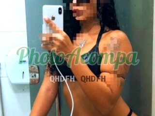 Marcela morena cacheada do rabo gostoso e olhar encantador 