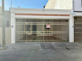 Casa en venta de una sola planta con amplia cochera en Tepic | Clasf formacion-y-libros