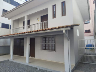 Casa de temporada em Meia Praia, Itapema Santa Catarina. ÓTIMA CASA NA QUADRA DO MAR ,PRA TEMPORADA EM MEIA PRAIA ITAPEMA S.C