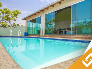 Casa de temporada em Jardim Japonês, Caldas Novas Goiás. LINDA CASA, C3 QUARTOS, MESA DE SINUCA, PISCINA E PLAY GROUND P AS CRIANÇAS.