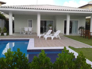 Casa de temporada em Guarajuba, Camacari Bahia. Temporada - Casa Nova térrea - 3 Suites com ar - Piscina e Churrasqueira